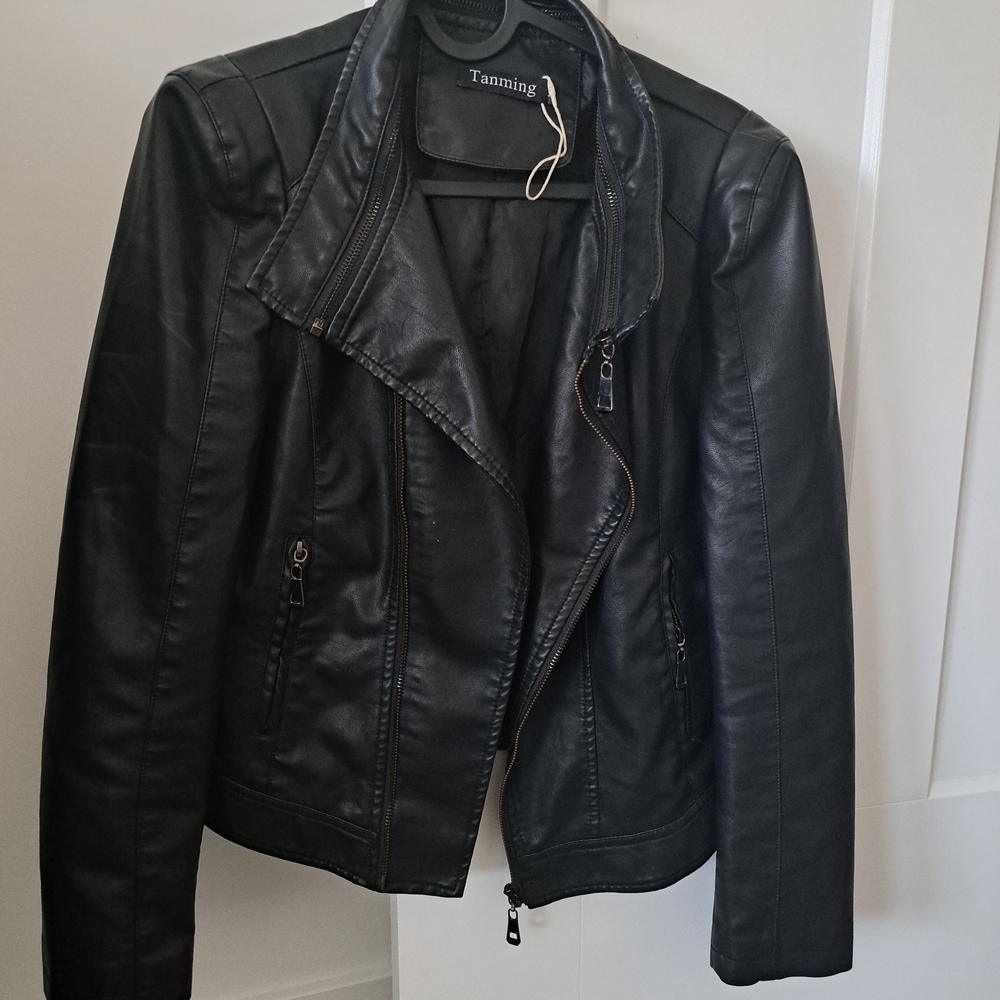 Tanning Women's Black Leather Jacket